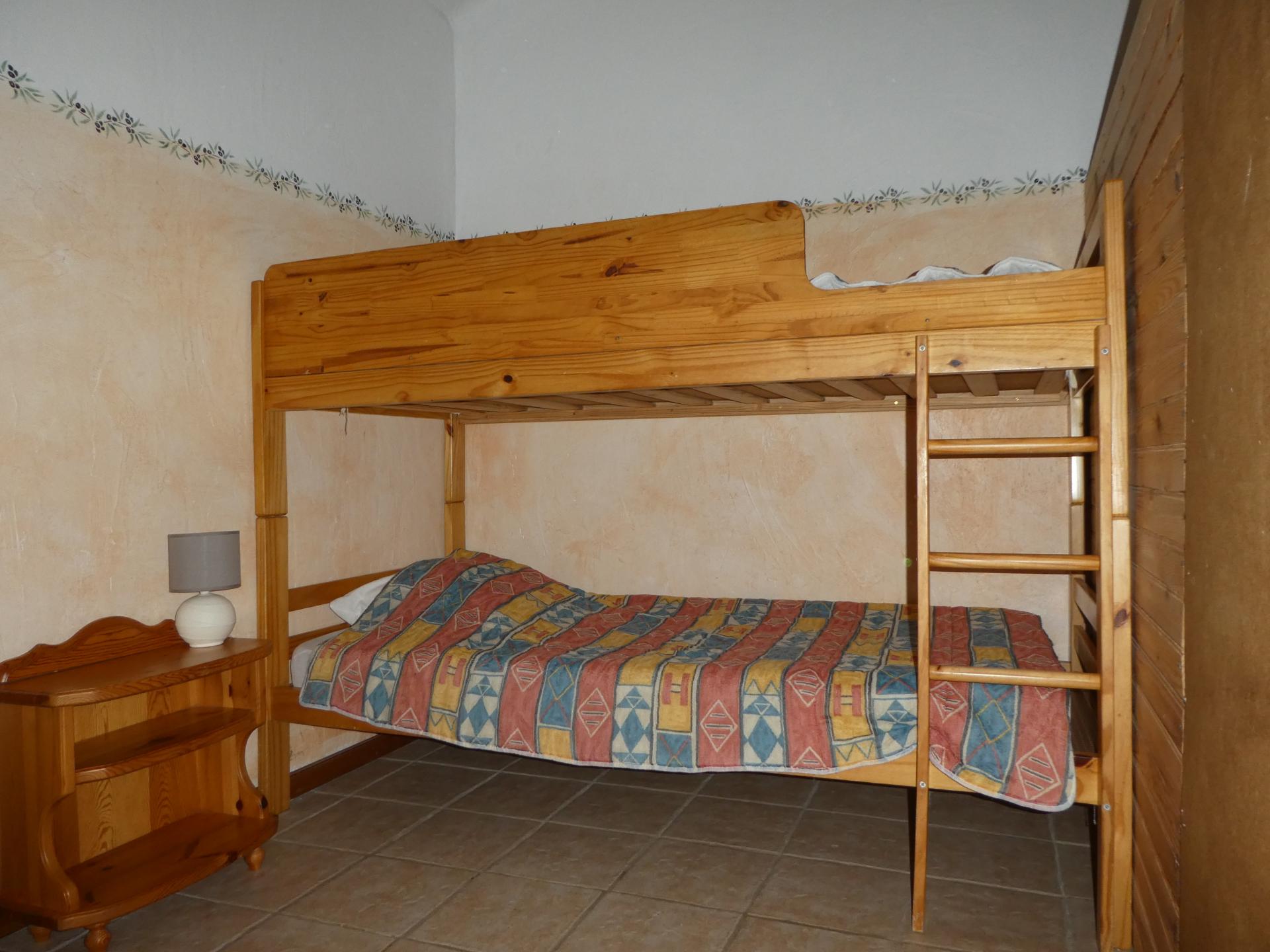 Chambre Romarin côté lit superposé